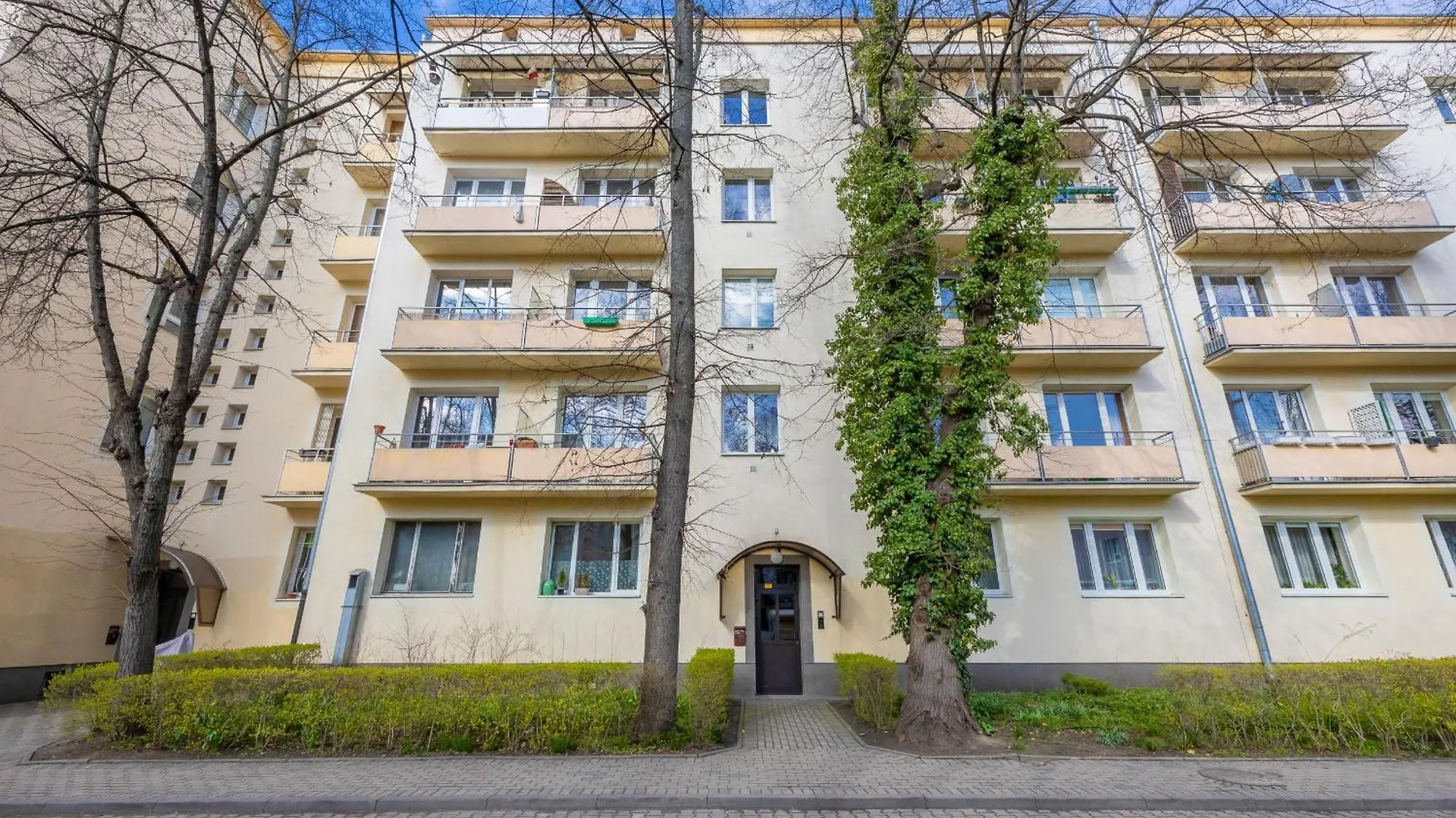 Apartment Studio With Balcony 180 M To The Royal Baths By Noclegi Renters Warsaw Poland