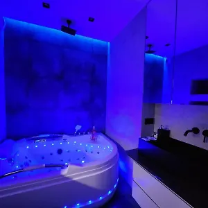 House - In With Private Jacuzzi, Full Access To Sauna, Gym And Billards - Studia Z Prywatnym Jacuzzi Oraz Dostepem Do Sauny, Silowni I Bilarda Warszawa