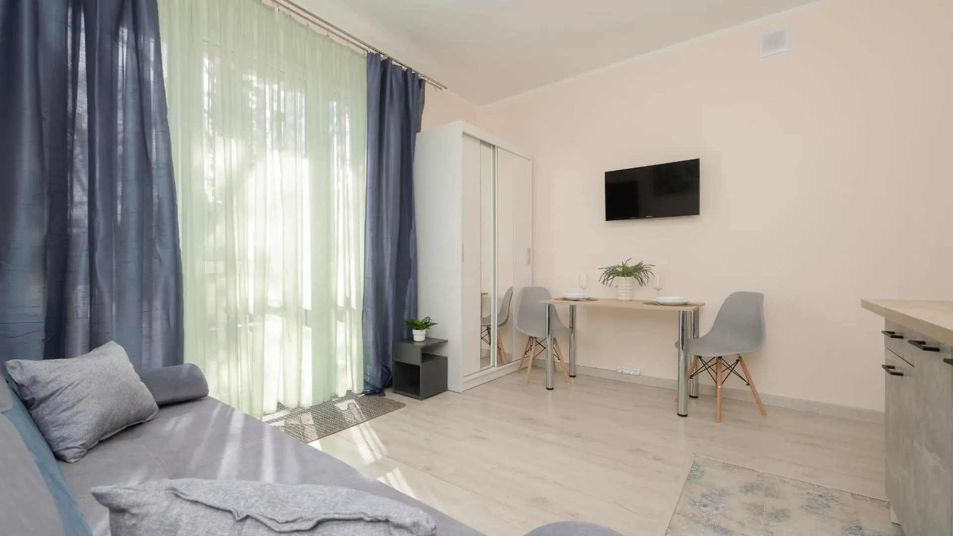 Studio With Balcony 180 M To The Royal Baths By Noclegi Renters Varšava Apartmán